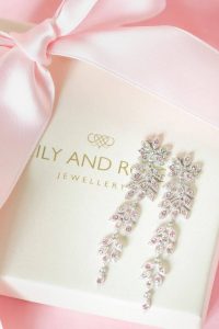 Brautkleider-Accessoires von Lily and Rose