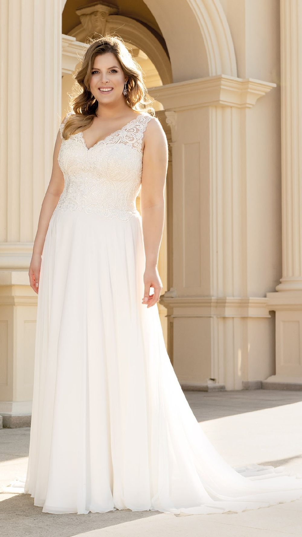 Lovely Curvy Brautkleider 2021 | Designer | White and Night
