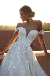 Brautmode & Brautkleider von Neu: Pronovias 2024